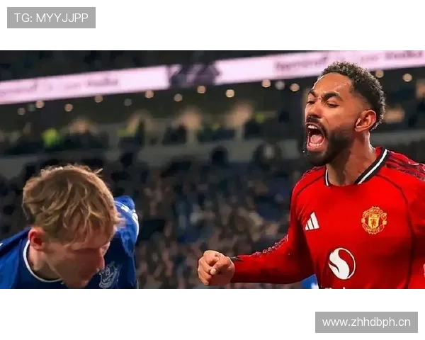 曼联防线失误频繁问题持续显现,关键战稳定性面临考验 曼联防线失误频繁问题持续显现,关键战稳定性面临考验