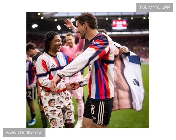 孔帕尼走下球场那一刻，穿得比明星还讲究，谁看了不想问问钱包藏哪了？