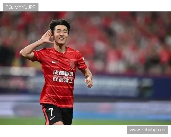 看韦世豪，场上拼得像怪兽，场下生活却像明星大片—普通人根本代入不上